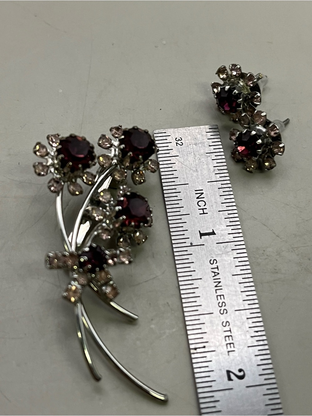 Vintage 1950s Floral Brooch & Earrings Set Purple Amethyst Rhinestone - Picture 6 of 7